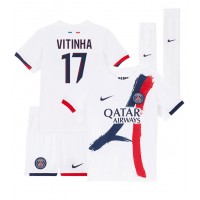 Fotbalové Dres Paris Saint-Germain Vitinha #17 Dětské Venkovní 2024-25 Krátký Rukáv (+ trenýrky)